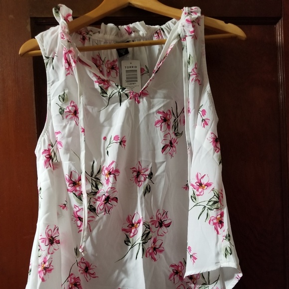 NWT TORRID BLOUSE - Picture 3 of 4